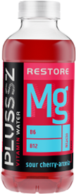 Plusssz Restore apă cu vitamine cu aromă de vișine-aronie și adaos de magneziu.